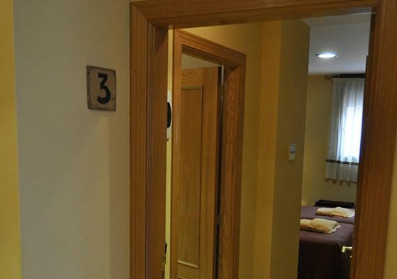 Hostal Puerta Del Valle La Cisterniga Екстер'єр фото