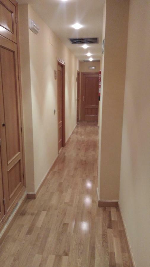 Hostal Puerta Del Valle La Cisterniga Екстер'єр фото