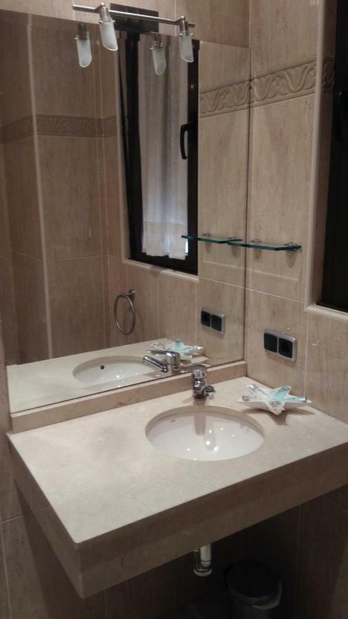 Hostal Puerta Del Valle La Cisterniga Екстер'єр фото